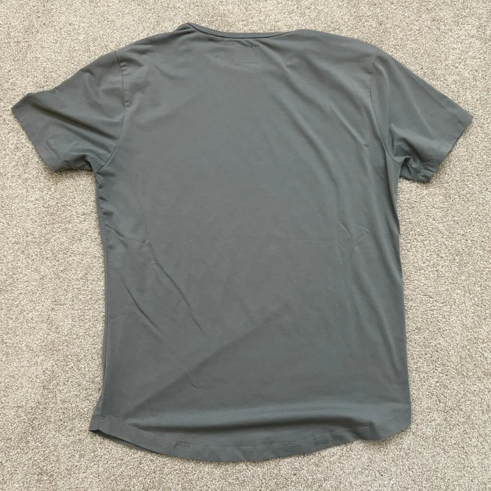 Bundle of 4 T-shirts - Picture 5 of 9